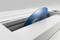 Un disque bleu est inséré dans un destructeur de documents, ce qui suggère la destruction de CD pour effacer définitivement des données.