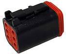 Connecteur rectangulaire noir avec un bord rouge et plusieurs emplacements, utilisé pour la connexion électrique de composants.