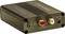 Petit préamplificateur phono rectangulaire avec interrupteur marche/arrêt et connexions RCA pour la sortie audio. Appareil dans un boîtier métallique.