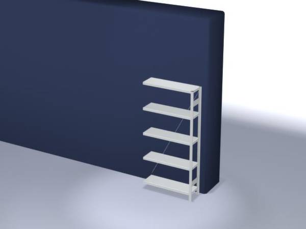 Une étagère blanche suspendue avec cinq tablettes est fixée à un grand mur bleu foncé.