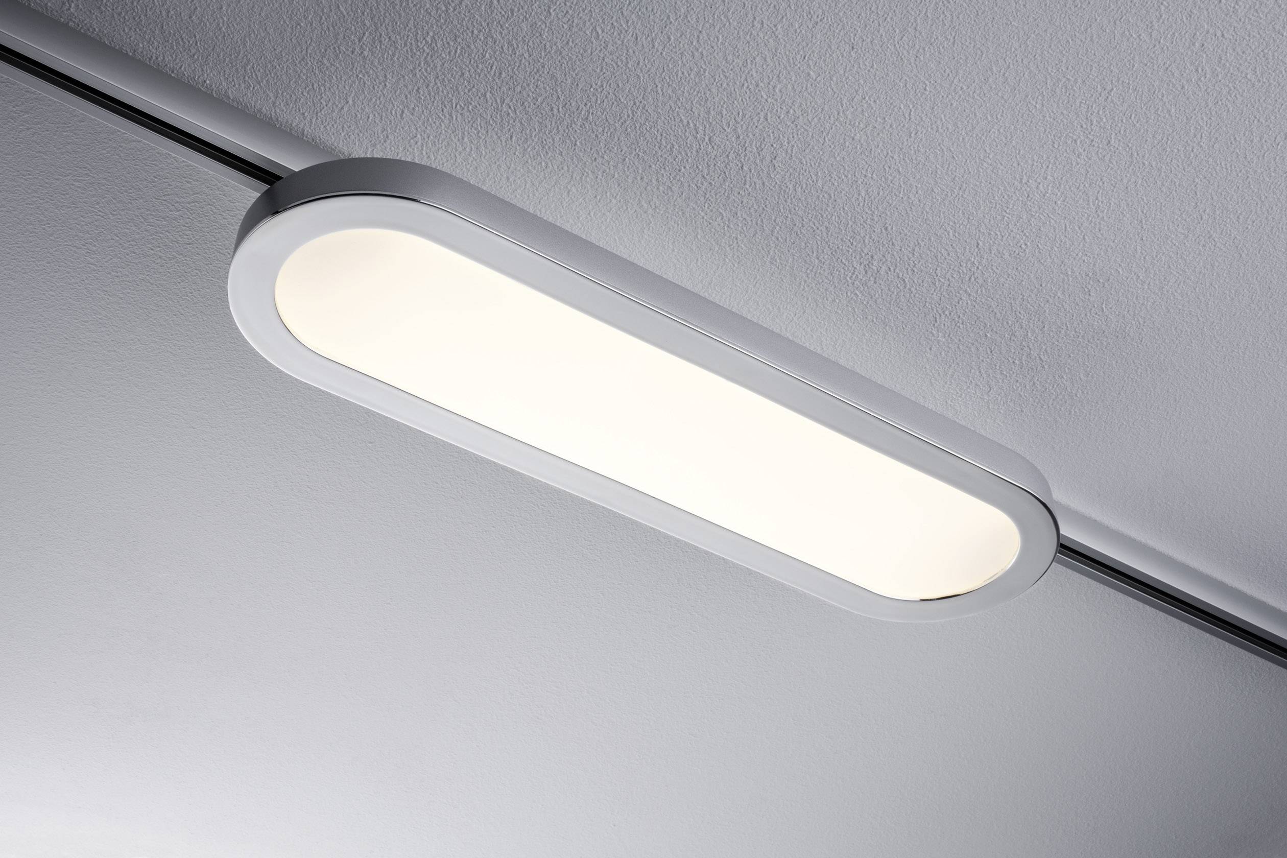 Plafonnier moderne avec cadre blanc, fixé à un plafond gris. Il diffuse une lumière douce et uniforme.
