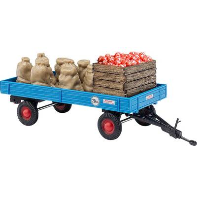 Un chariot bleu avec des roues rouges, chargé de sacs et d'une caisse en bois pleine de pommes rouges.