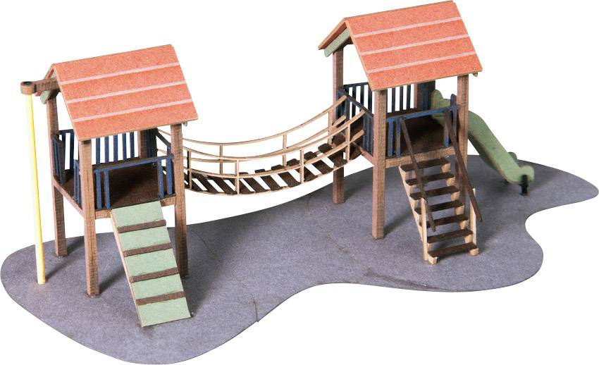 Modèle d'aire de jeux avec deux tours connectées, toboggan et échelles, représentation d'un espace de jeu pour enfants.