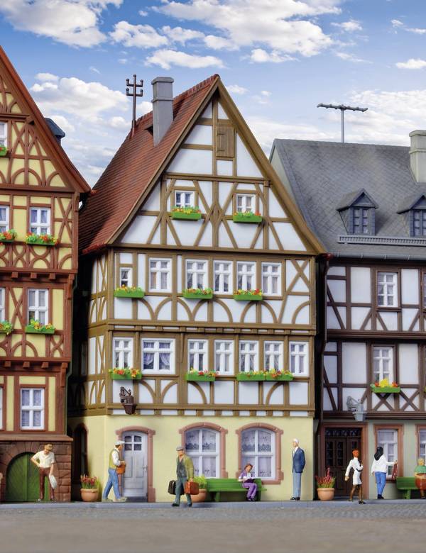 Kibri 38903 H0 Maison à colombages sur le marché de Miltenberg