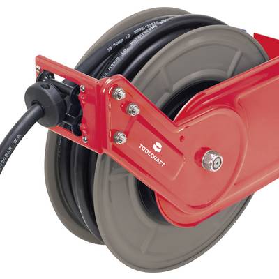 Une bobine de câble rouge avec un câble noir, fixée à un support mural. Adaptée pour une utilisation en atelier ou dans un garage.