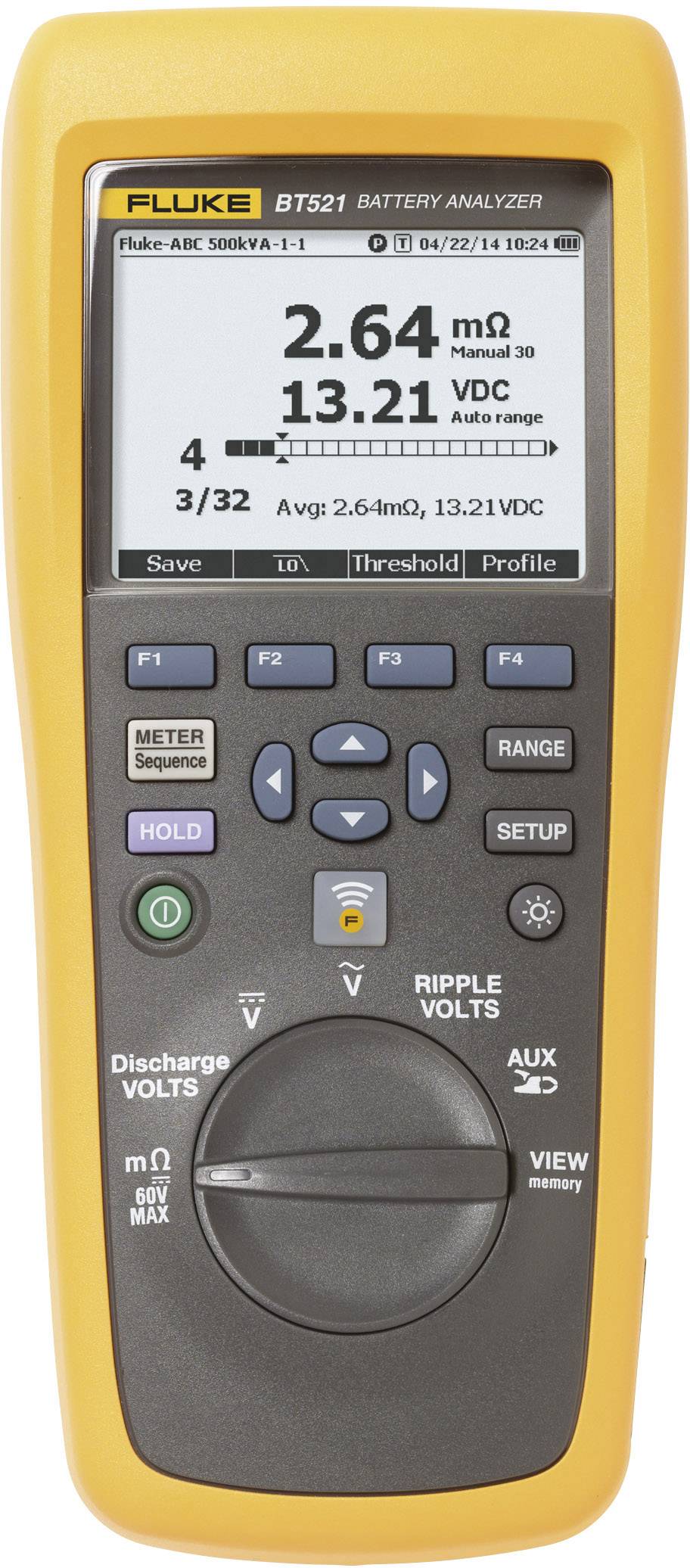 Le testeur de batterie Fluke BT521 affiche une résistance de 2,64 mΩ et une tension de 13,21 V sur son écran. Plusieurs touches de commande sont présentes.