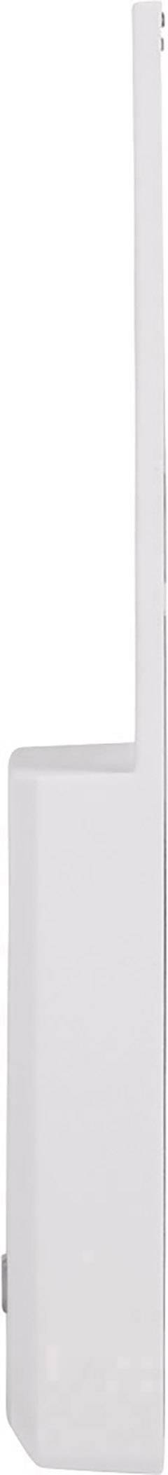 Un objet blanc rectangulaire avec une poignée étroite et longue sur le côté droit, probablement un appareil ou un support.