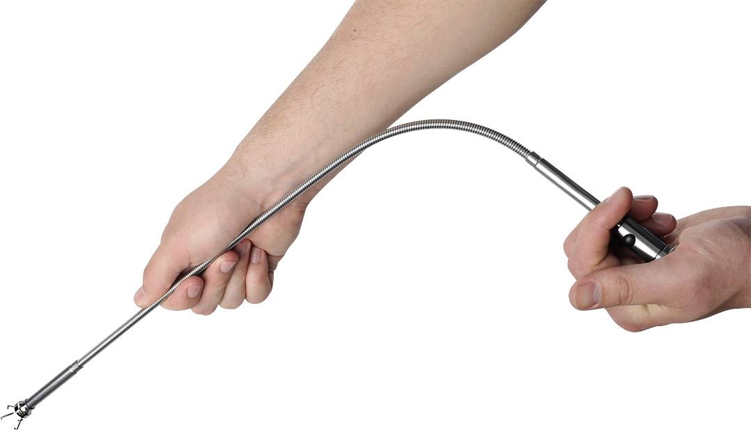Deux mains tiennent un bras préhenseur flexible avec une petite pince à son extrémité. Le bras semble malléable et facile à positionner.