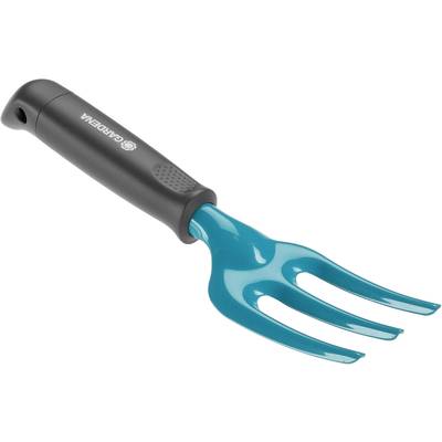 Griffe-main avec tête métallique bleue à trois dents et manche noir, utilisé pour ameublir la terre dans les jardins.