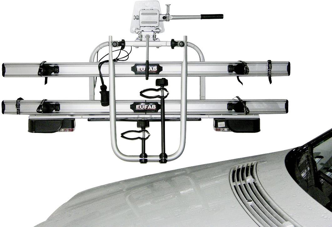 'Porte-vélos monté sur un hayon arrière de voiture, adapté pour deux vélos, avec un cadre métallique robuste et des sangles de fixation.'