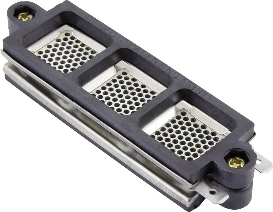 'Gros plan du bloc de lames d'un rasoir, montrant les détails de sa conception rectangulaire avec trois sections de lames et une grille.'