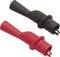 Deux pinces crocodile isolées, une noire et une rouge, pour une connexion électrique sécurisée jusqu'à 1000 V CAT III.