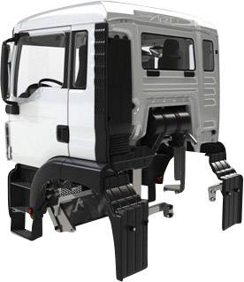Une cabine de camion blanche sans roues ni moteur, représentée dans une vue générée par ordinateur, montre des pièces mécaniques détaillées.