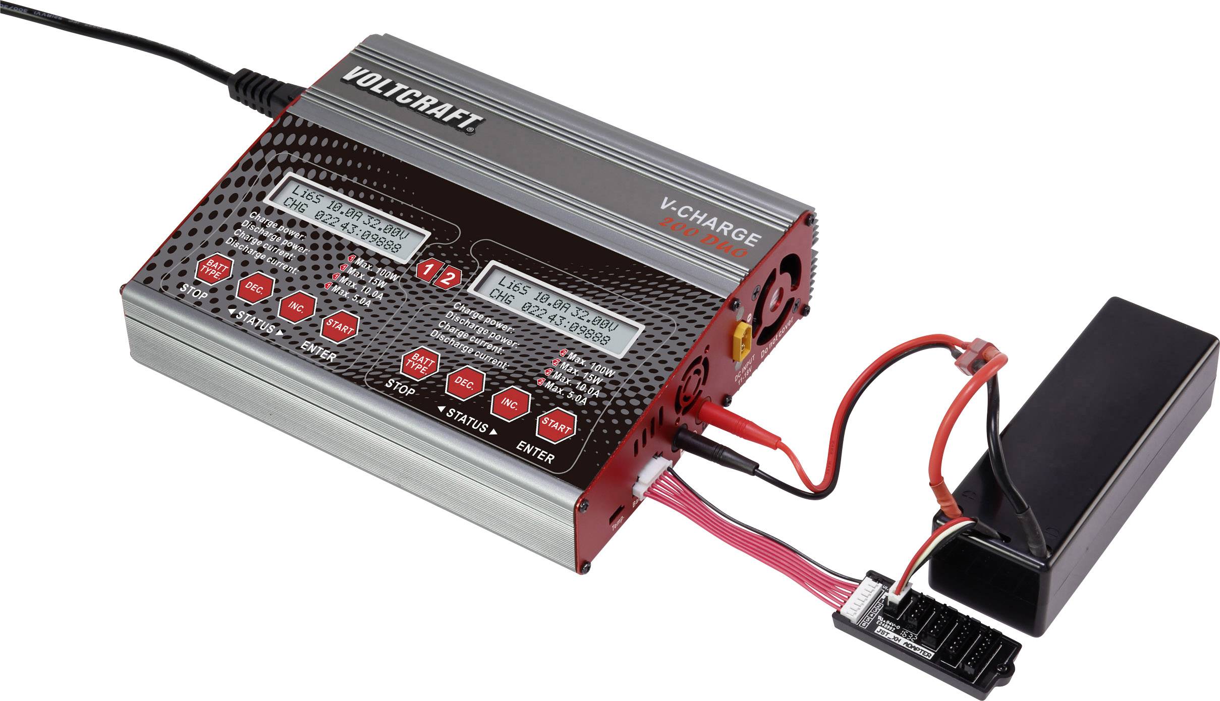 Chargeur avec affichage montrant les informations de charge. La batterie connectée est en cours de chargement. Marque 'Voltcraft'.