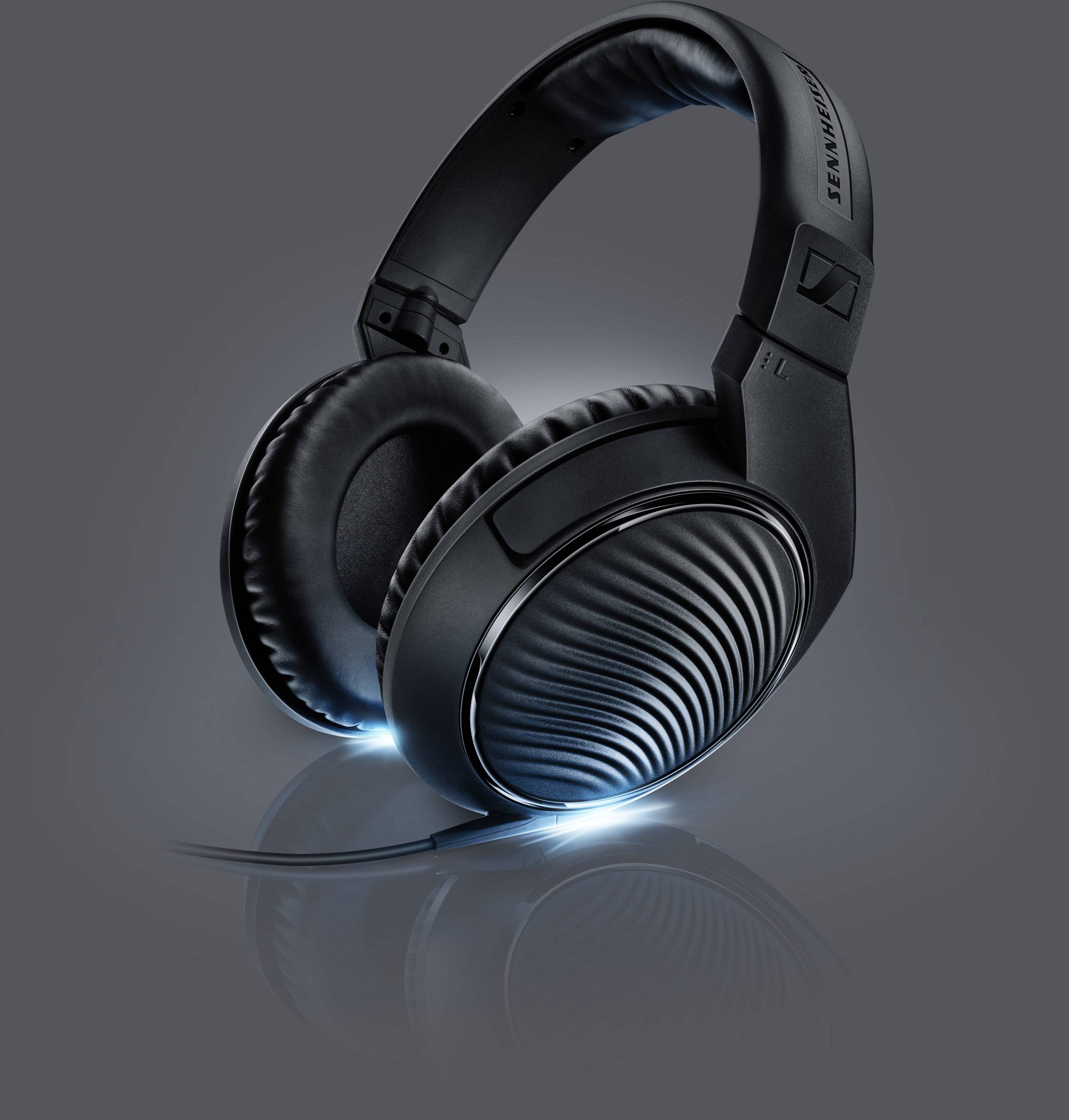 Casque audio noir avec effet lumineux bleu et câble. Conçu pour un confort optimal et une qualité sonore supérieure.