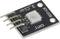 Module LED RVB KY-009 avec trois broches de connexion et une LED RVB sur une petite carte de circuit imprimé, utilisé dans des projets électroniques.