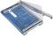 Machine à couper le papier avec protection transparente, surface de coupe bleue et lame tranchante, idéale pour une coupe précise.