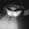 'Gros plan d'une lampe frontale noire avec deux LED allumées. Marque : Energizer. Arrière-plan sombre.'