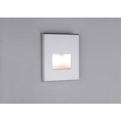 Un applique murale rectangulaire argentée diffuse une lumière douce sur un mur gris, sans autres éléments décoratifs.