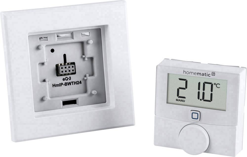Un thermostat à affichage numérique indique '21,0°C'. À côté se trouve un support mural carré vide prêt pour l'installation.