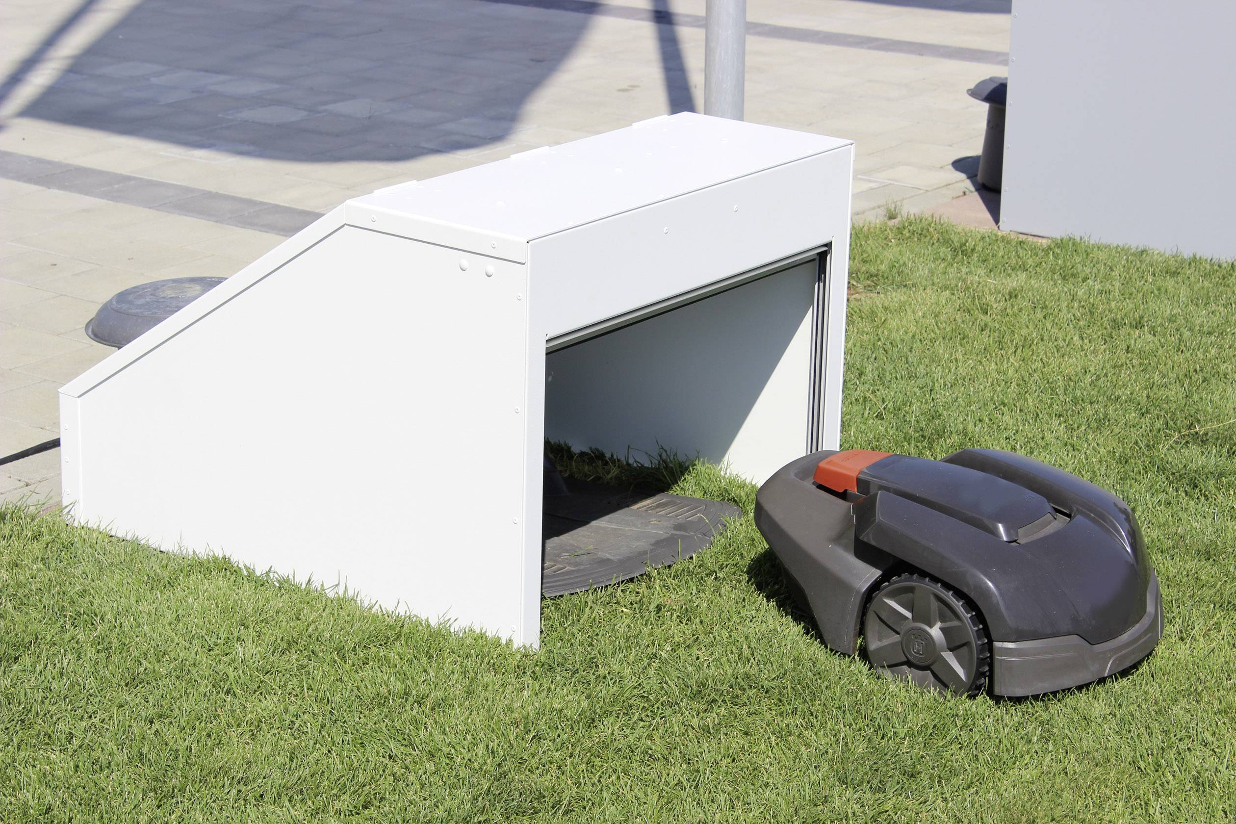 Abri pour tondeuse robot Working Robots D3233 sur le site ...