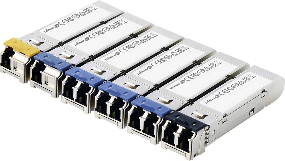 Six modules de transceiver optique en deux rangées. Chaque module dispose d'un capuchon coloré pour différents types de connexions.