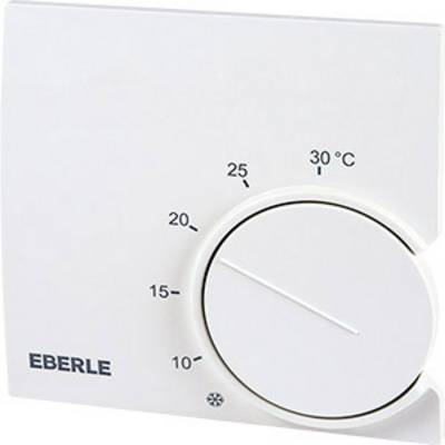 Un thermostat d'ambiance blanc avec bouton rotatif et affichage de température de 10 à 30 degrés Celsius. La marque indiquée est 'EBERLE'.