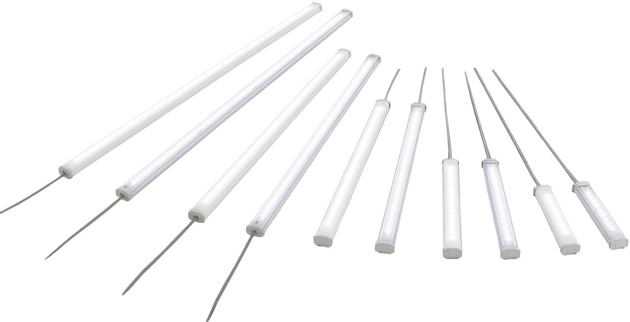 Plusieurs barres lumineuses LED de différentes longueurs, alignées verticalement, avec des câbles sur une surface blanche.