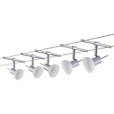 Cinq projecteurs argentés fixés en ligne sur une structure métallique, diffusant une lumière dirigée vers le bas.