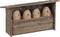 Un abri en bois pour ruches avec quatre ruches traditionnelles, disposées symétriquement, sous un toit de protection.