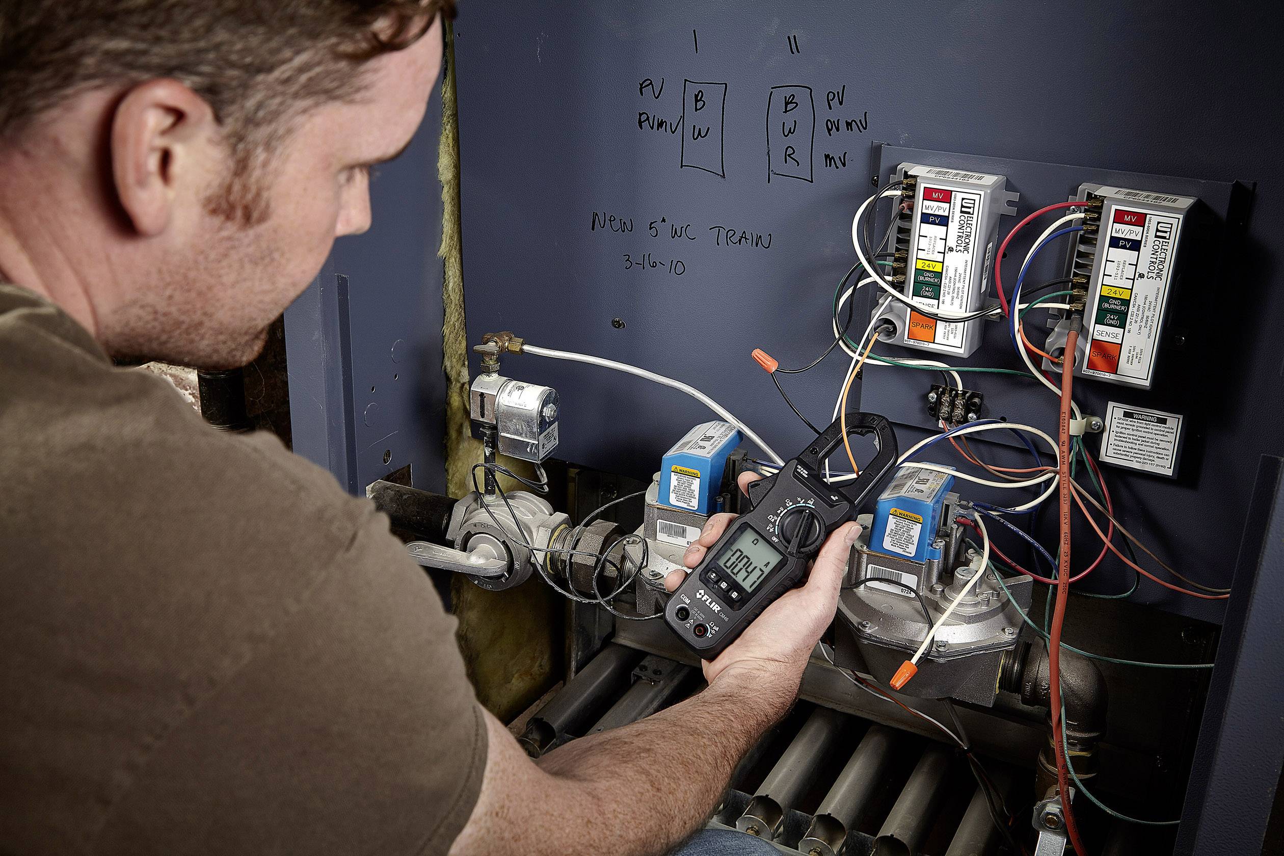 FLIR CM46 Pince ampèremétrique numérique CAT IV 300 V, CAT III 600 V Affichage (nombre de points): 6000-6
