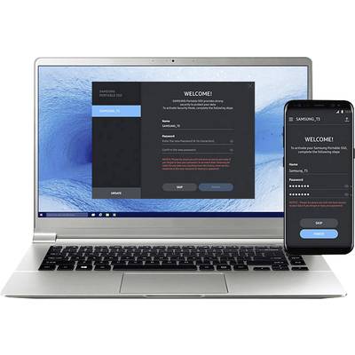 Un ordinateur portable et un smartphone affichent tous deux le processus d'installation d'un SSD portable Samsung avec des instructions à l'écran.