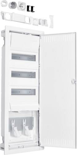 Armoire électrique blanche avec porte ouverte, plusieurs niveaux d'installation horizontaux sont visibles. Au-dessus se trouve une illustration de prises de courant et d'accessoires.