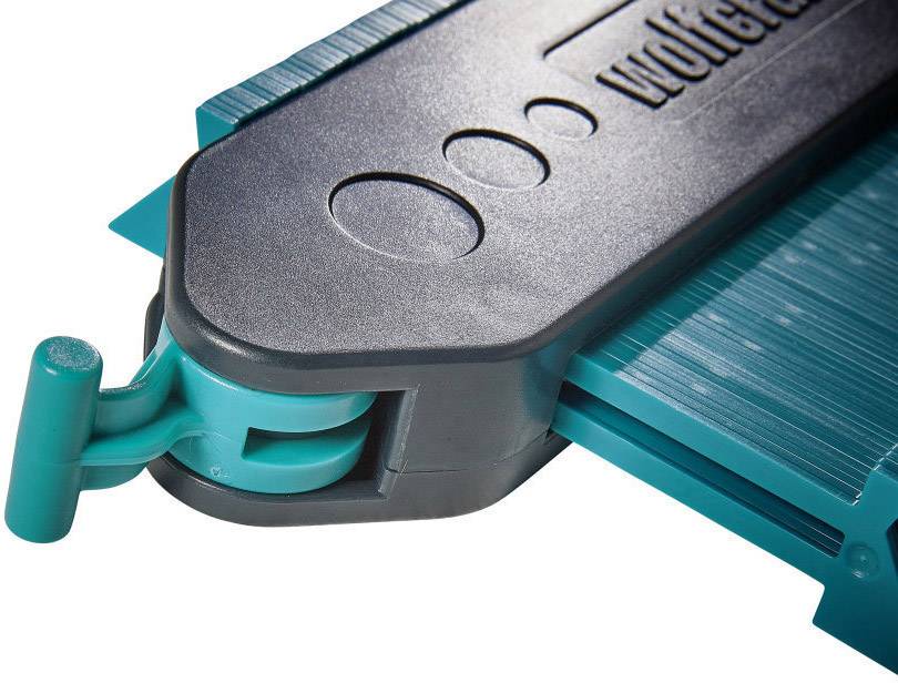 Un outil vert et noir de calibrage de profil, utilisé pour copier et transférer des formes.