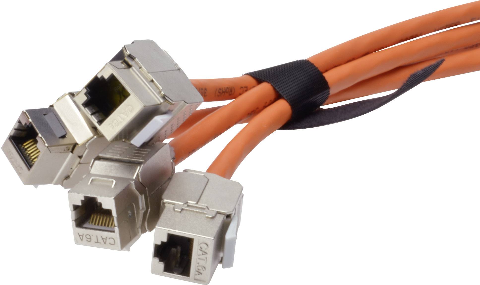 Trois câbles réseau orange avec des connecteurs CAT6A argentés, regroupés.
