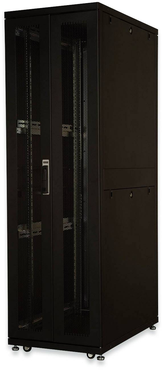 Rack de serveur noir avec portes grillagées sur roulettes, conçu pour l'hébergement d'équipements informatiques.