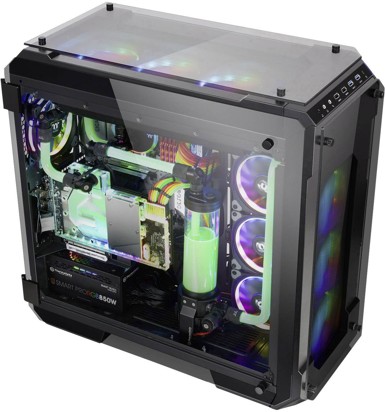 Un boîtier de PC gaming avec des parois latérales transparentes révèle un éclairage intérieur lumineux et coloré et des composants matériels visibles.