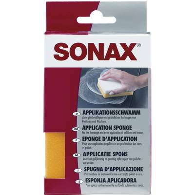 'Emballage d'une éponge applicatrice SONAX. Montre une main appliquant une éponge sur une surface. Description du produit en plusieurs langues.'
