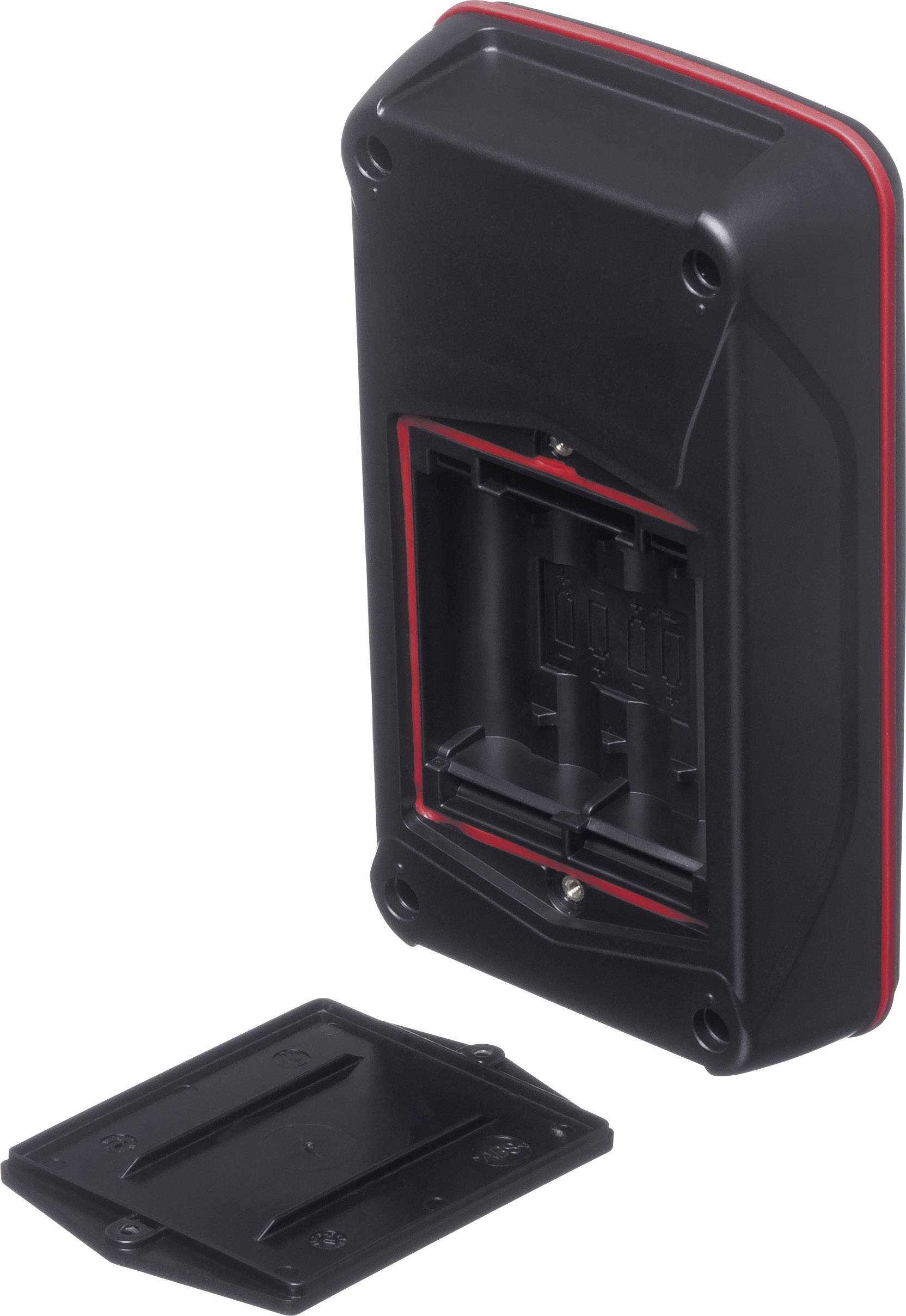 Compartiment de batterie noir et rouge avec couvercle retiré, montrant un logement vide avec quatre emplacements pour piles. Forme rectangulaire, orientée verticalement.