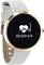 Montre connectée avec un bracelet blanc affichant un symbole de cœur et le mot 'Tension artérielle' sur l'écran, symbolisant le suivi de la santé.
