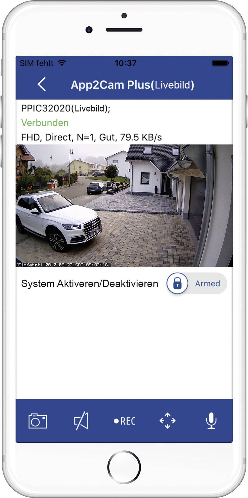 Un écran de smartphone affiche un vue de caméra de sécurité montrant une voiture dans une allée, avec des informations de statut de connexion de la caméra.