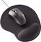 Souris d'ordinateur noire sur un tapis de souris ergonomique avec repose-poignet.