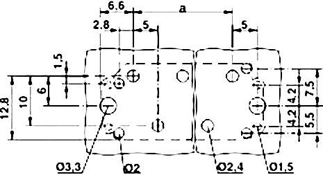 Dessin technique d'un connecteur métallique avec dimensions des trous en millimètres. Mesures et distances pour le positionnement précis des perçages.