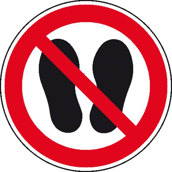 Panneau d'interdiction avec deux empreintes de pieds noires, barrées de rouge ; indique l'interdiction de marcher ou de stationner.