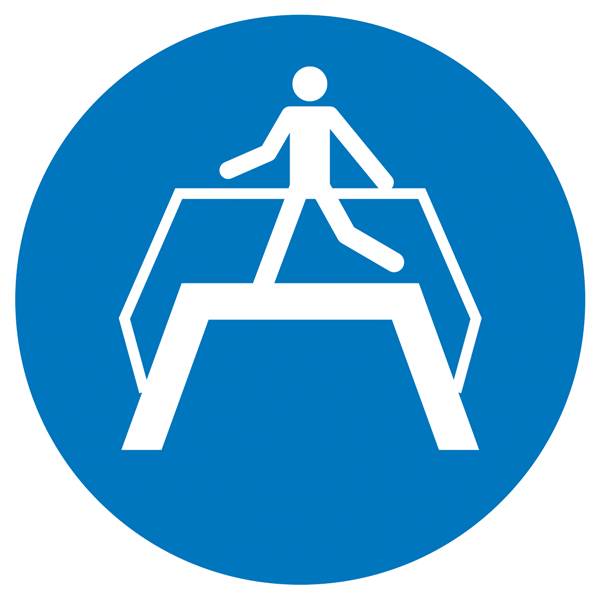 Symbole d'un piéton sur une surface bleue circulaire, traversant un pont. Le panneau indique une passerelle piétonne ou un passage surélevé.