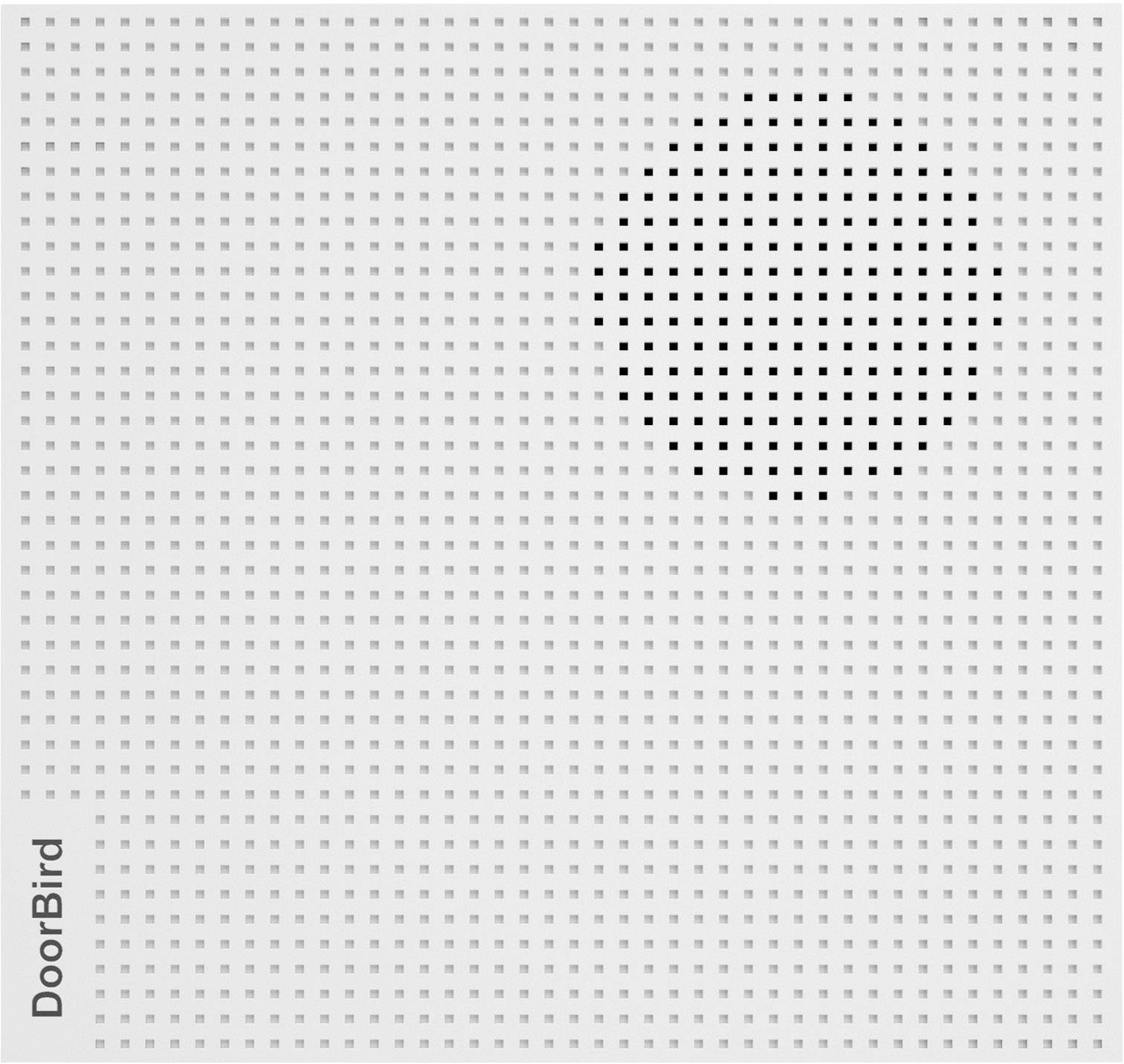 Un panneau gris carré avec de nombreux petits trous, disposés en forme de cercle en haut à droite. Dans le coin inférieur gauche est inscrit 'DoorBird'.