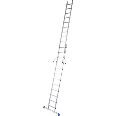 Une longue échelle télescopique en aluminium argenté avec des embouts en caoutchouc bleu, complètement dépliée et positionnée en angle pour une utilisation verticale.
