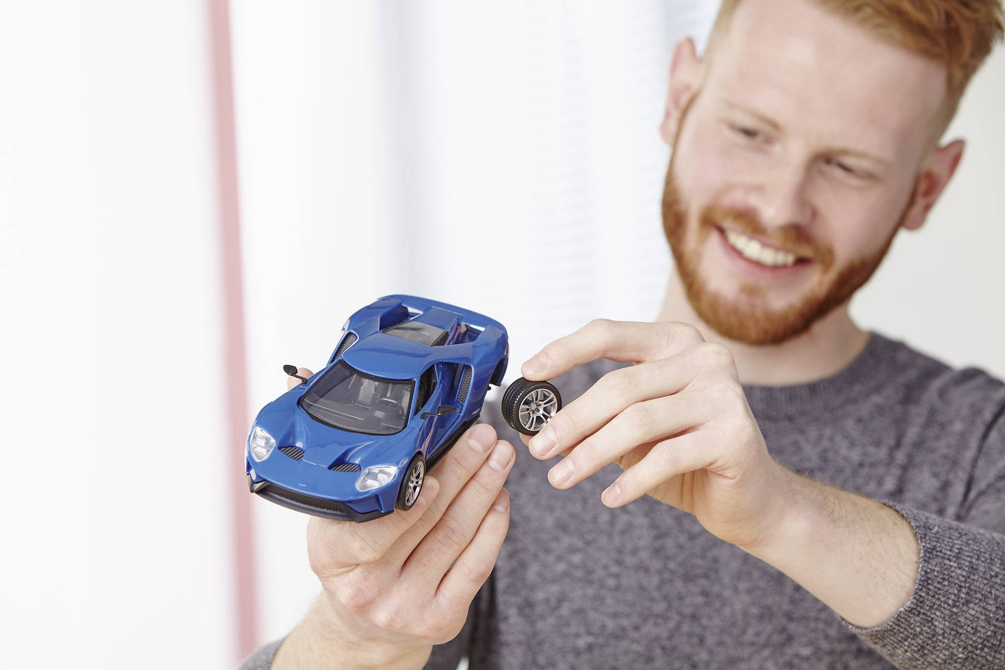 Revell 07678 2017 Ford GT Maquette de voiture 1:24-2