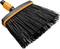 Un balai à tête de poils noirs et manche orange, adapté au nettoyage des sols.