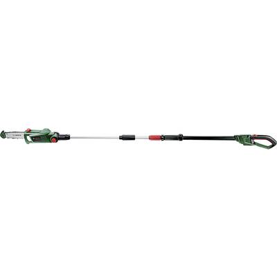 Scie électrique verte pour élagage avec manche télescopique, adaptée à la coupe de branches en hauteur.